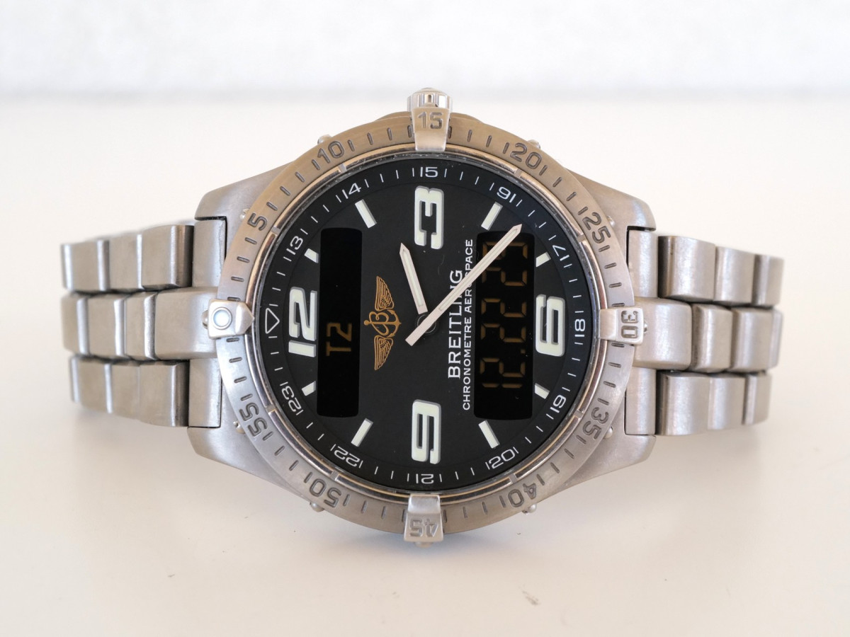 Швейцарський годинник Breitling Aerospace Titanium Perpetual Alarm Chronograph GMT Quartz Chronometer 40