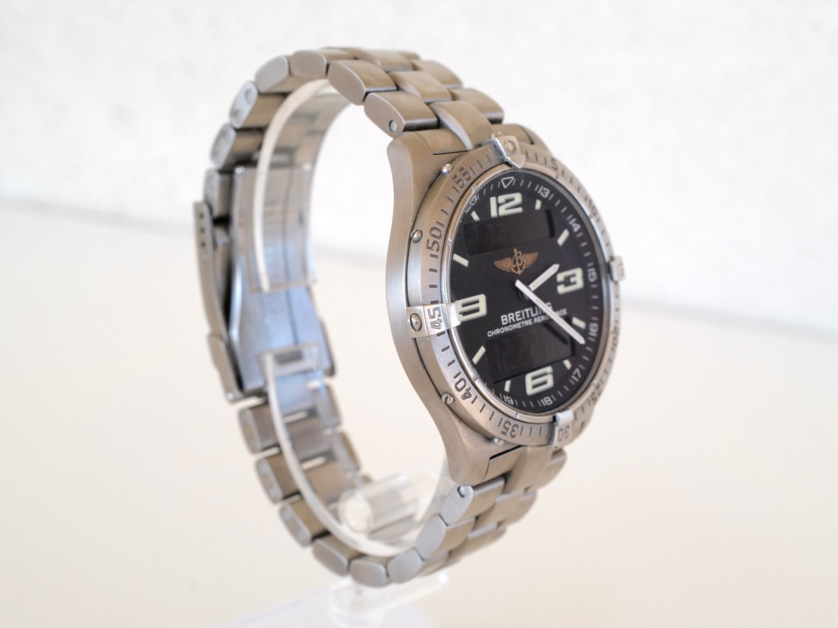 Швейцарський годинник Breitling Aerospace Titanium Perpetual Alarm Chronograph GMT Quartz Chronometer 40