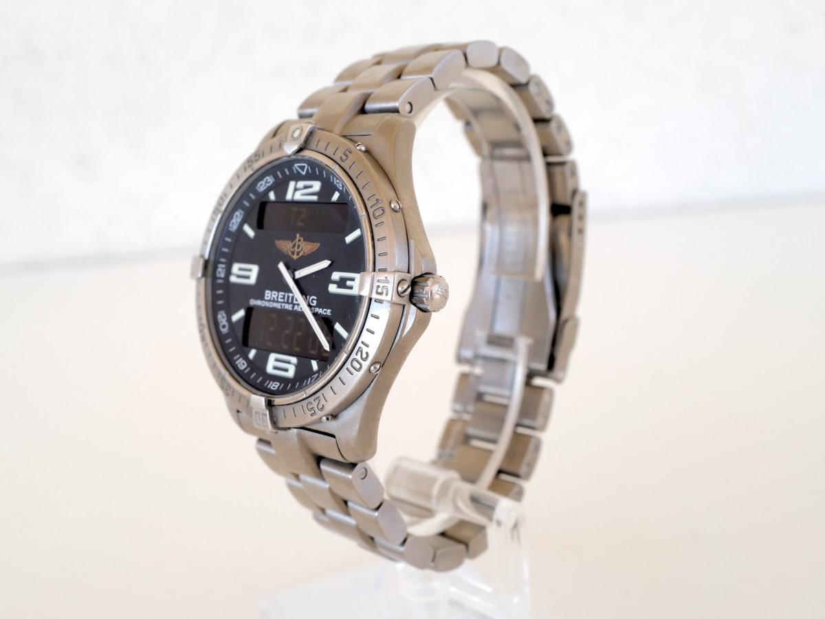 Швейцарський годинник Breitling Aerospace Titanium Perpetual Alarm Chronograph GMT Quartz Chronometer 40