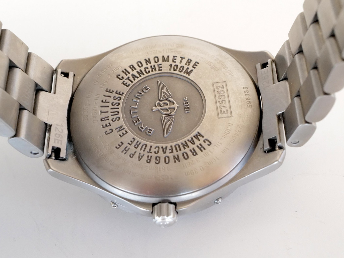 Швейцарський годинник Breitling Aerospace Titanium Perpetual Alarm Chronograph GMT Quartz Chronometer 40