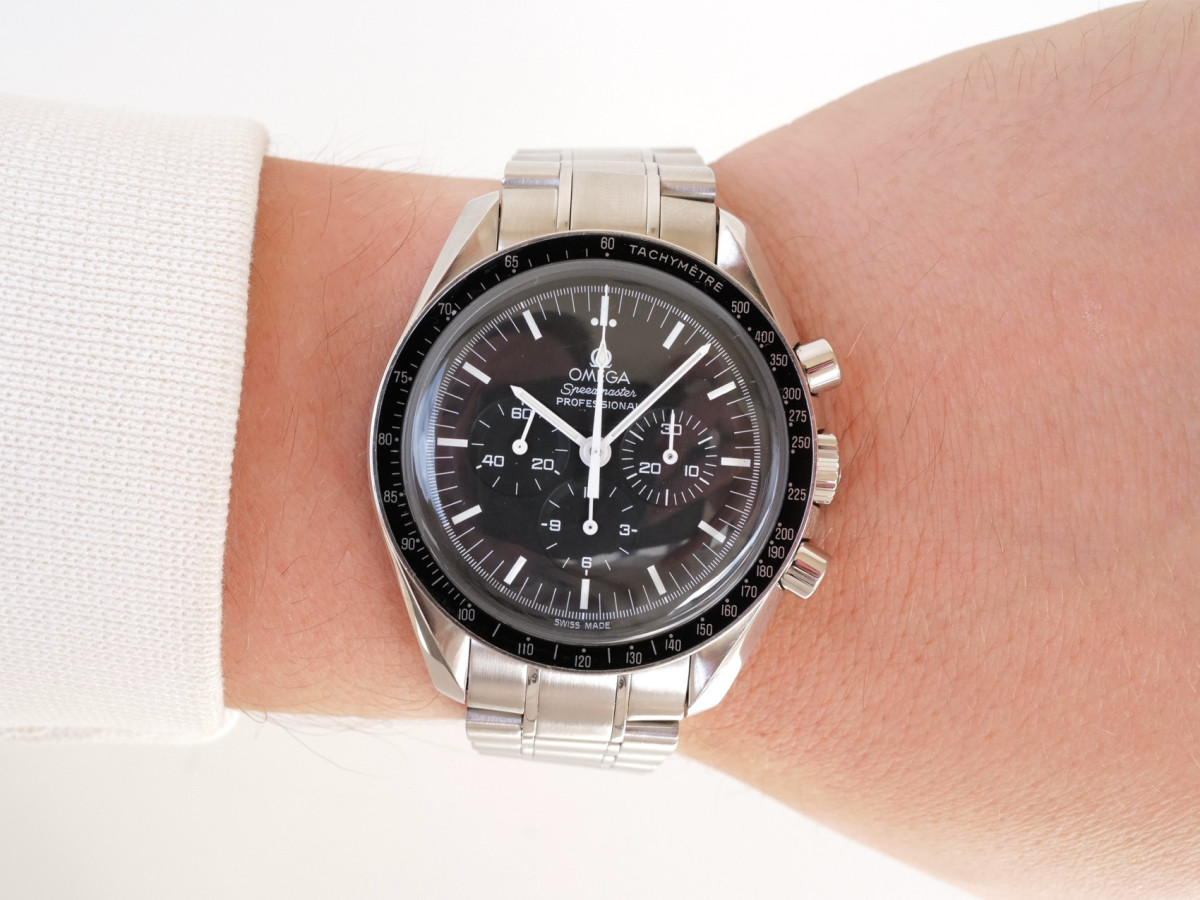 Swiss watch Omega Speedmaster Professional Moonwatch Manual Wind 42