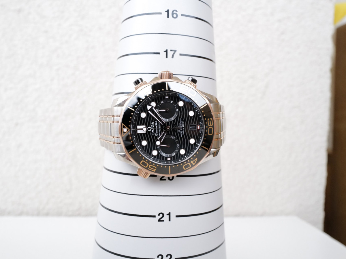 Швейцарские часы Omega Seamaster Diver 300M Chronograph Master Chronometer 44