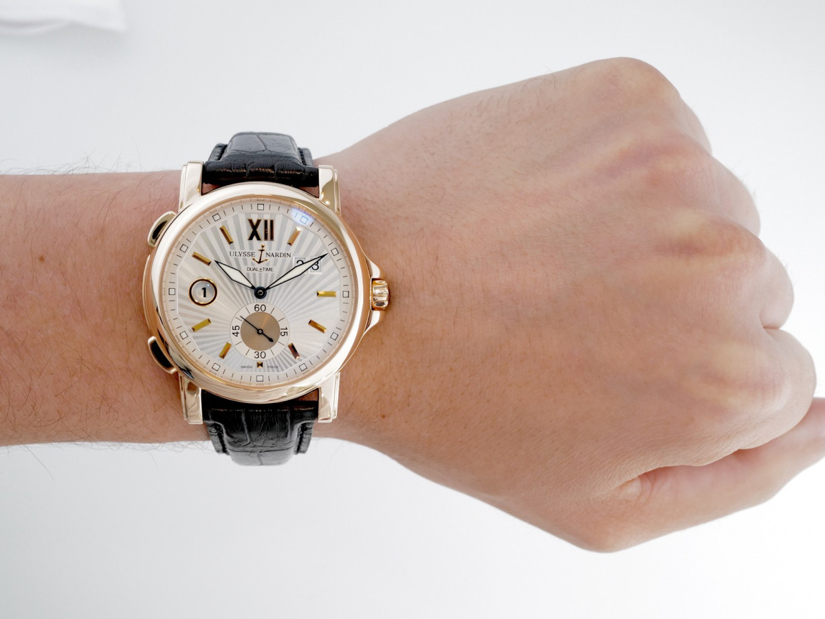 Швейцарские часы Ulysse Nardin GMT Big Date 18K Rose Gold Sunray Dial 42