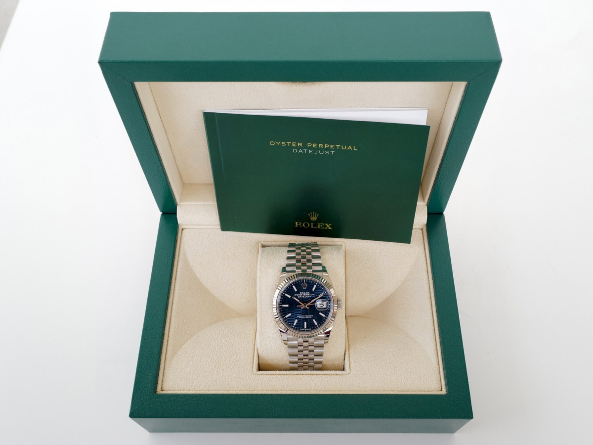 Швейцарський годинник Rolex Datejust 36 Discontinued Blue Motif Dial
