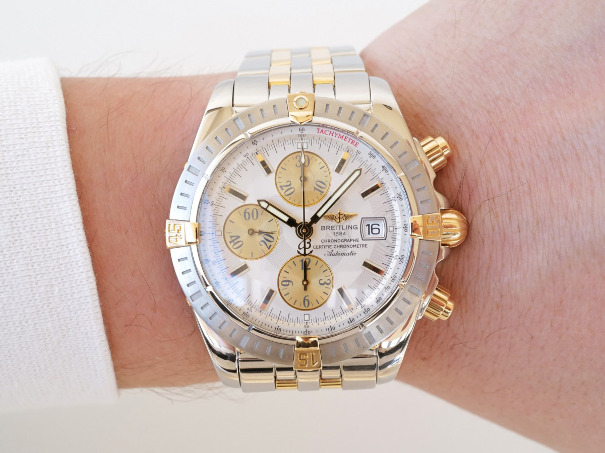Швейцарський годинник Breitling Chronomat Evolution 44