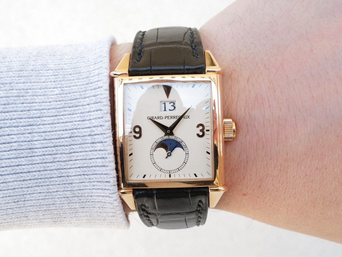 Swiss watch Girard Perregaux Vintage 1945 Big Date Moonp Phases 18K Rose Gold