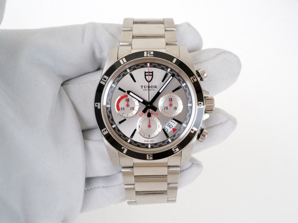 Швейцарський годинник Tudor Grantour Chronograph 42