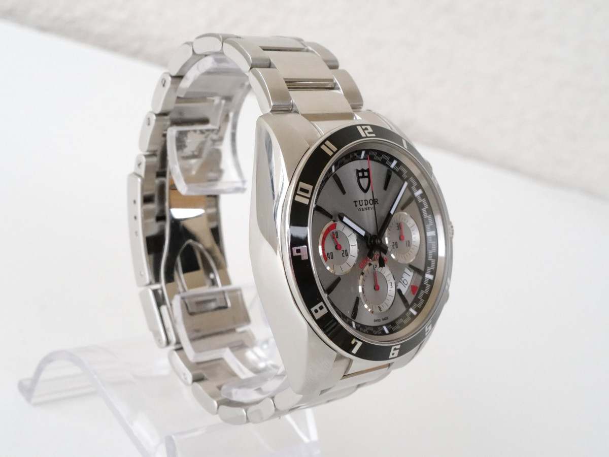 Швейцарський годинник Tudor Grantour Chronograph 42