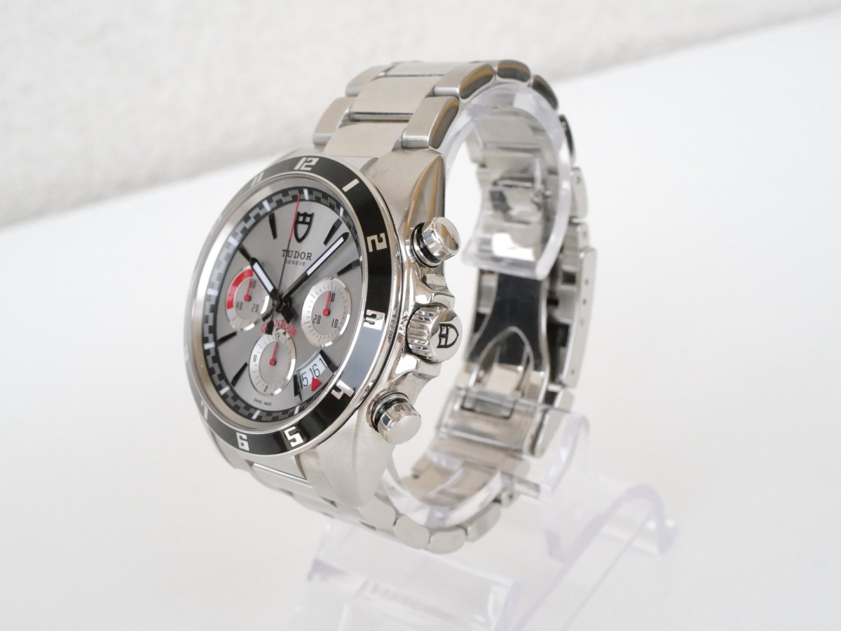 Швейцарський годинник Tudor Grantour Chronograph 42