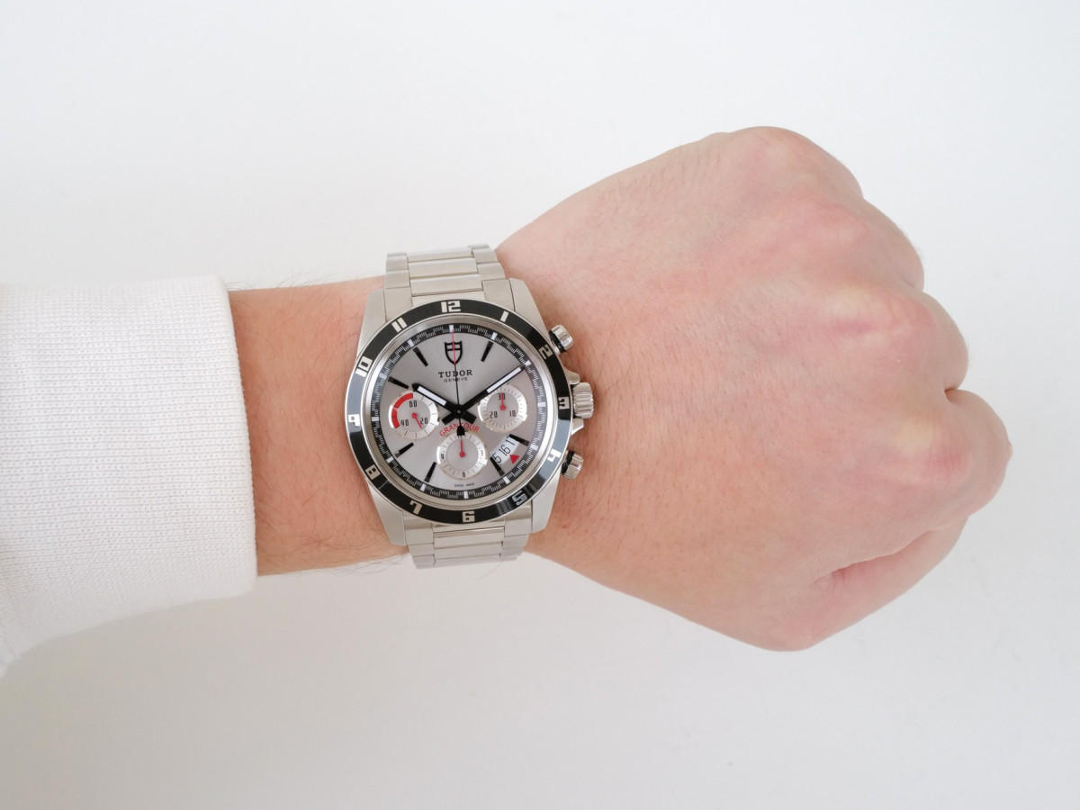 Швейцарський годинник Tudor Grantour Chronograph 42