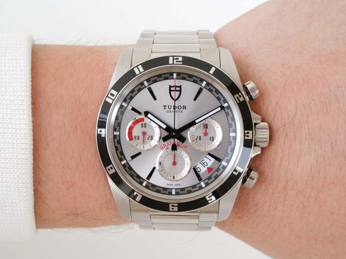 Швейцарський годинник Tudor Grantour Chronograph 42