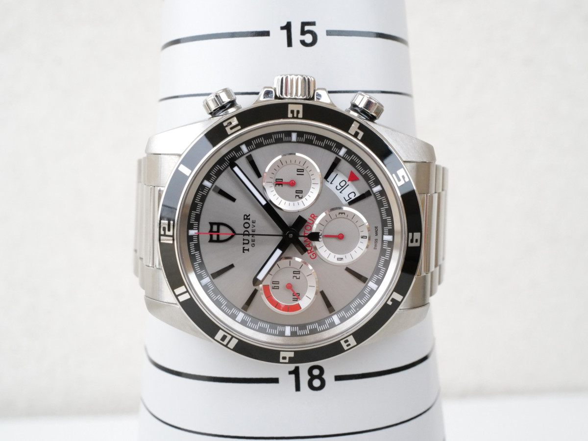 Швейцарський годинник Tudor Grantour Chronograph 42