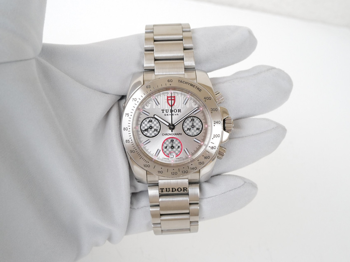 Швейцарський годинник Tudor Sport Chronograph 41