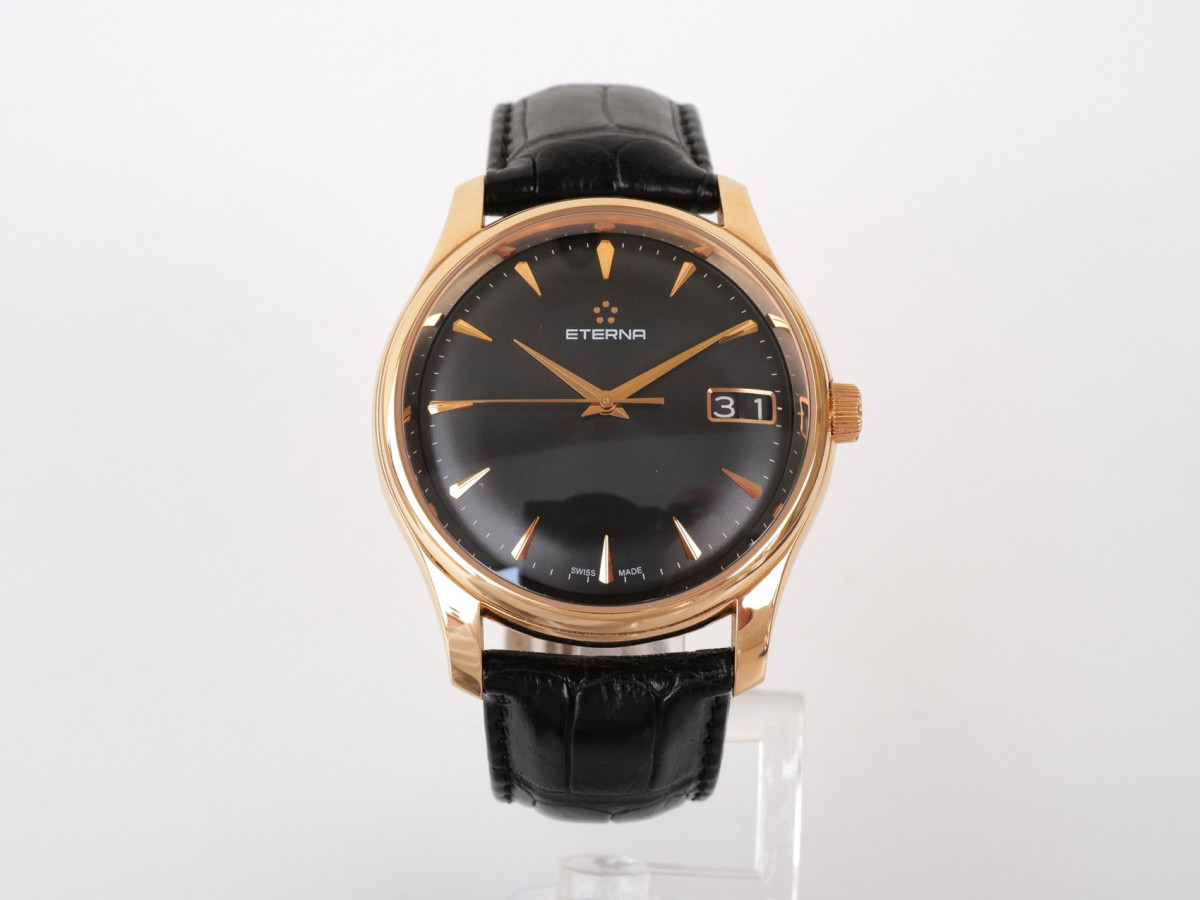 Швейцарський годинник Eterna Vaughan Big Date 18K Rose Gold 42
