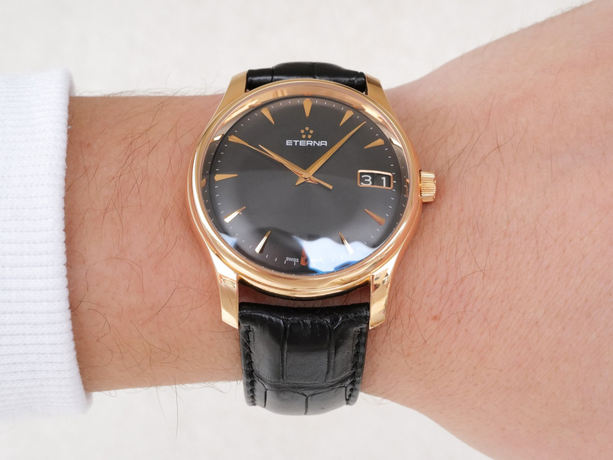 Швейцарський годинник Eterna Vaughan Big Date 18K Rose Gold 42