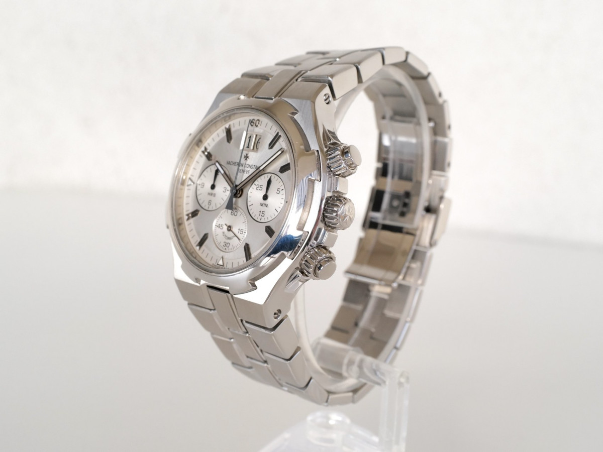 Швейцарские часы Vacheron Constantin Overseas Chronograph Silver Dial 40
