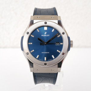 Швейцарський годинник Hublot Classic Fusion Automatic Titanium Blue Dial 42