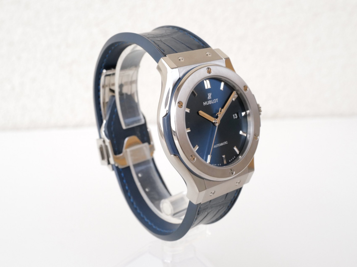 Швейцарський годинник Hublot Classic Fusion Automatic Titanium Blue Dial 42