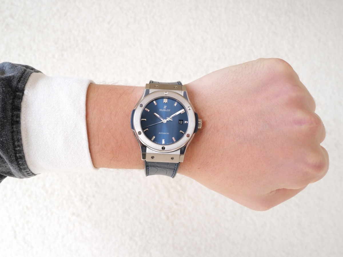 Швейцарський годинник Hublot Classic Fusion Automatic Titanium Blue Dial 42