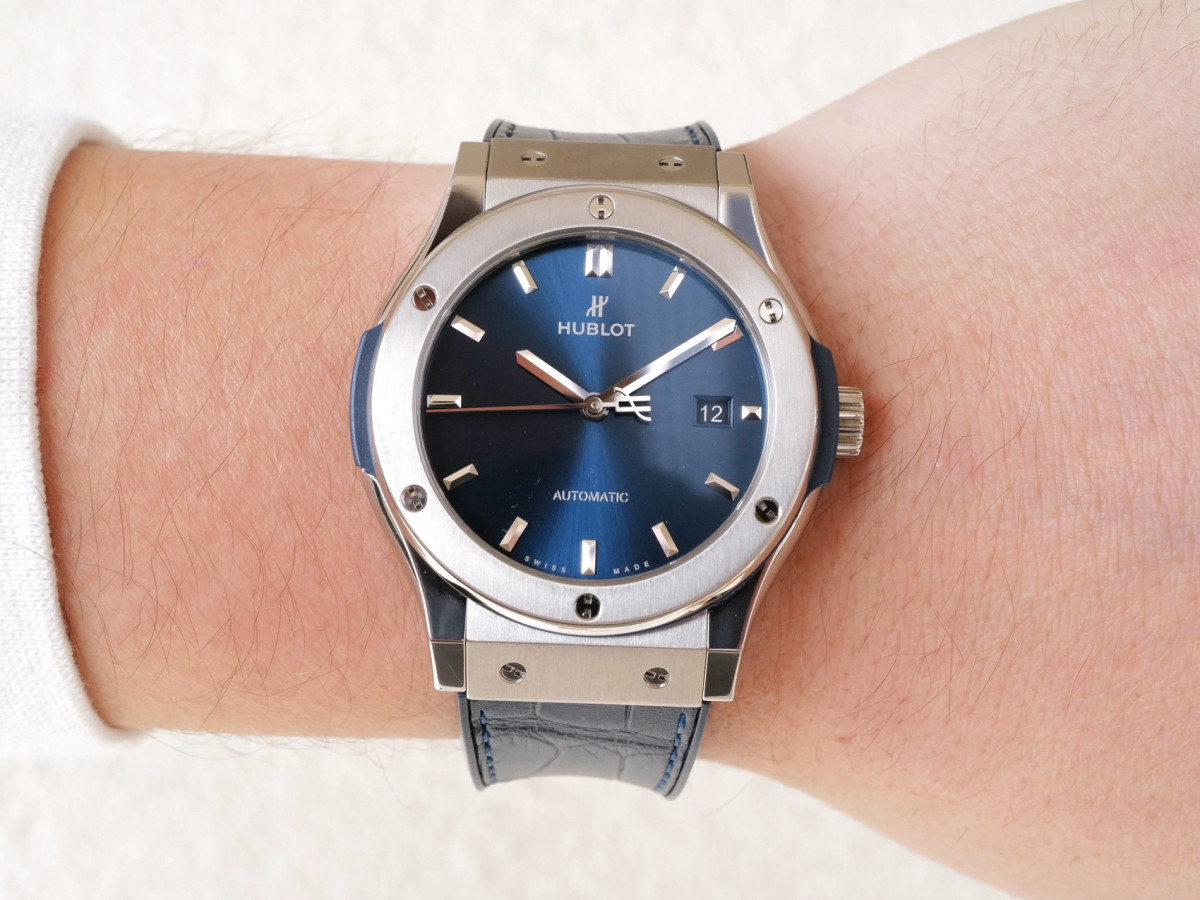 Швейцарський годинник Hublot Classic Fusion Automatic Titanium Blue Dial 42