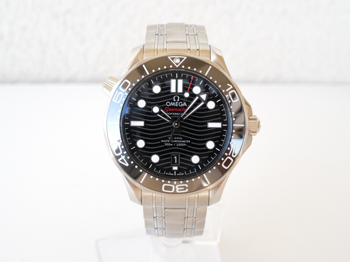 Swiss watch Omega Seamaster Diver 300M Black Dial 42