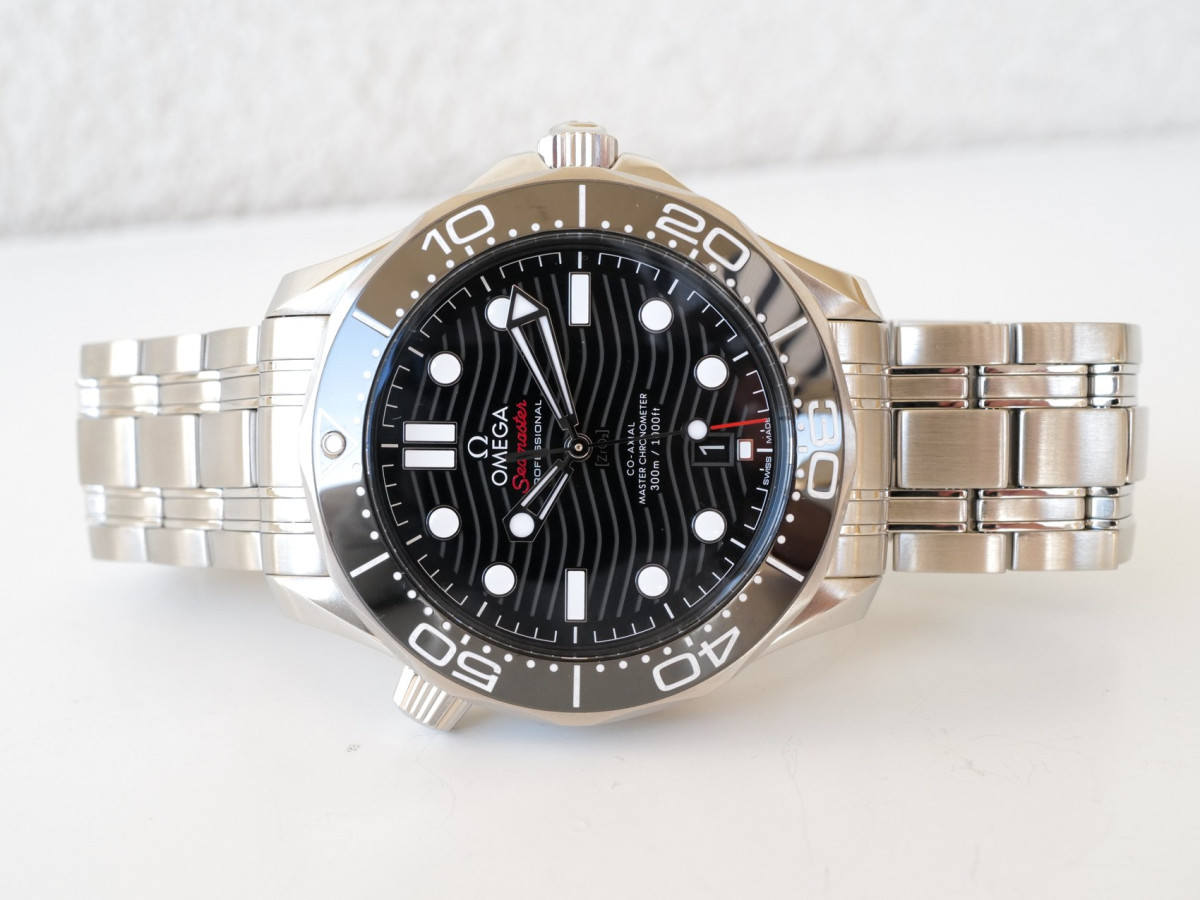 Swiss watch Omega Seamaster Diver 300M Black Dial 42