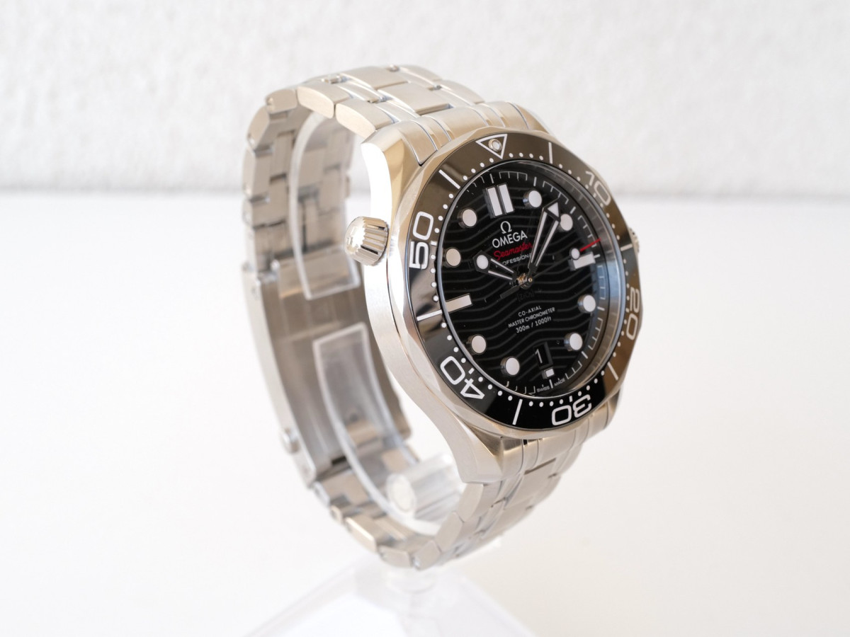 Swiss watch Omega Seamaster Diver 300M Black Dial 42