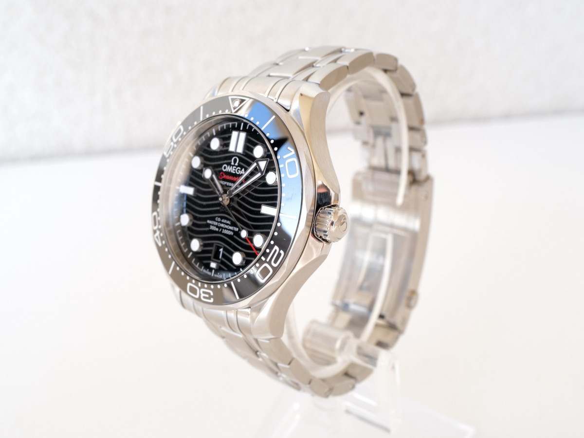 Swiss watch Omega Seamaster Diver 300M Black Dial 42