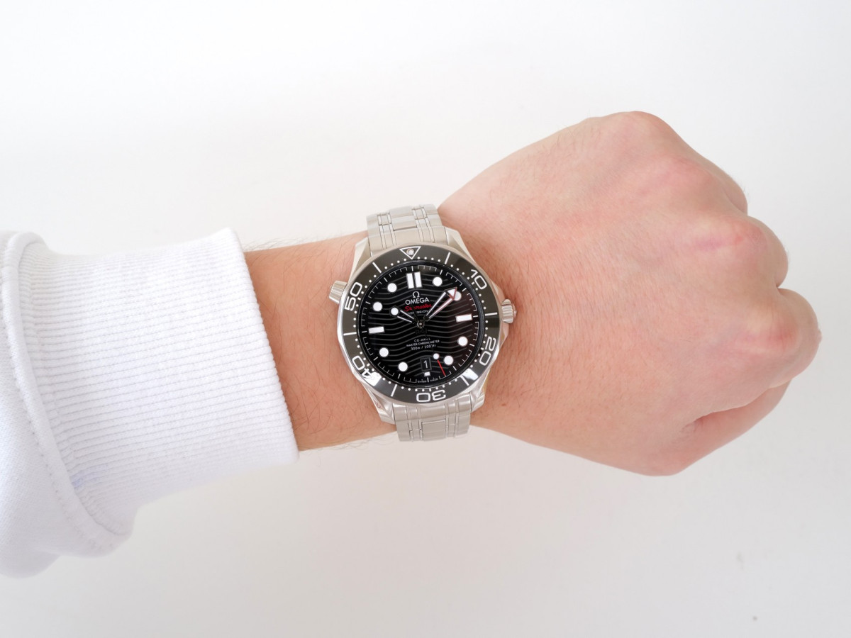 Swiss watch Omega Seamaster Diver 300M Black Dial 42