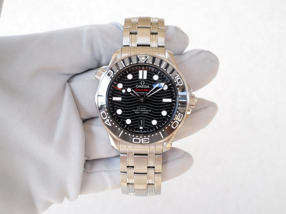 Swiss watch Omega Seamaster Diver 300M Black Dial 42