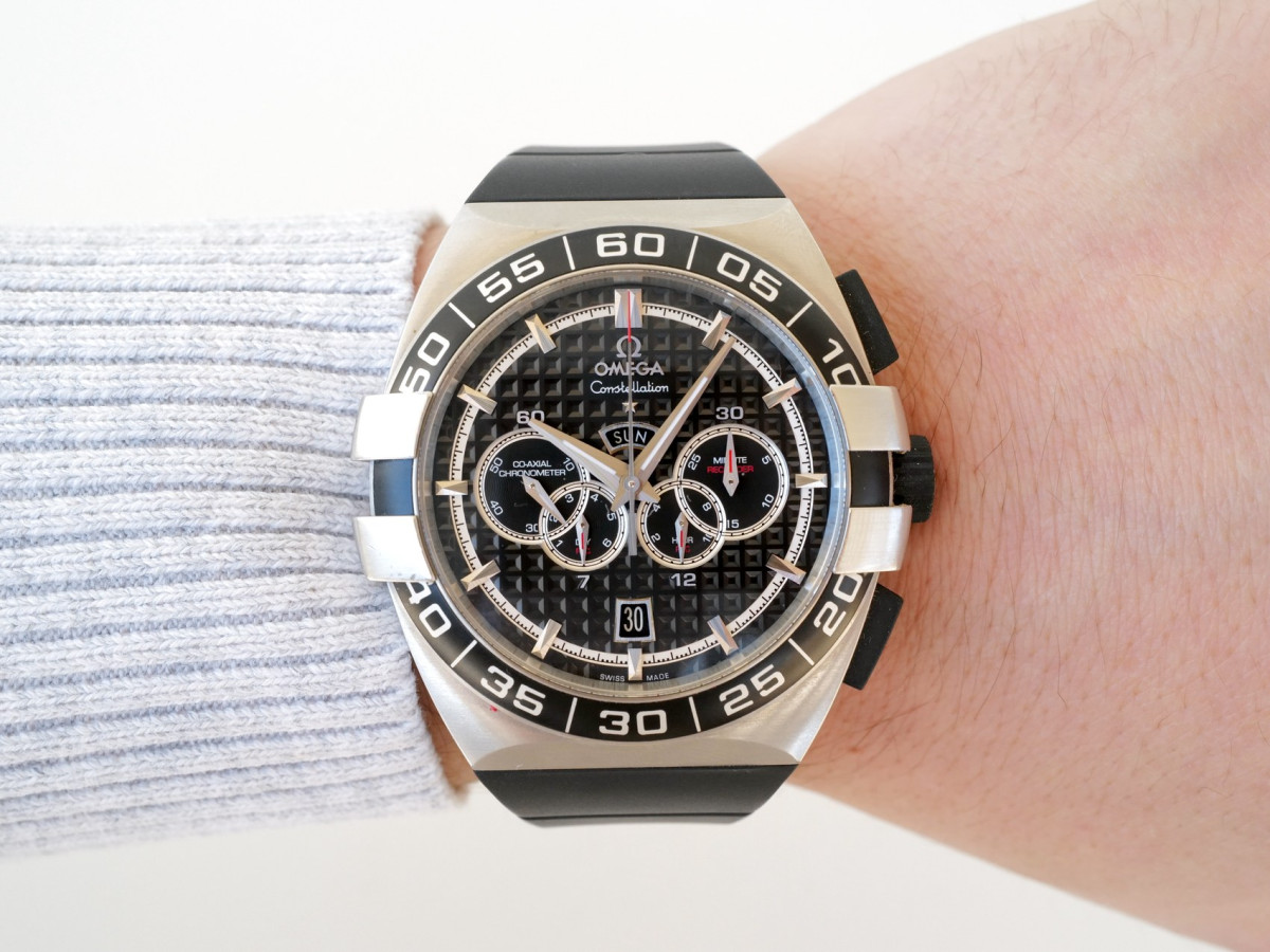 Швейцарские часы Omega Constellation Double Eagle Day Date Chronograph 44