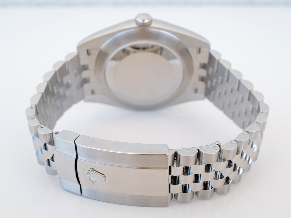 Швейцарський годинник Rolex Datejust 41 Blue Dial Domed Bezel Jubilee Bracelet (2022)