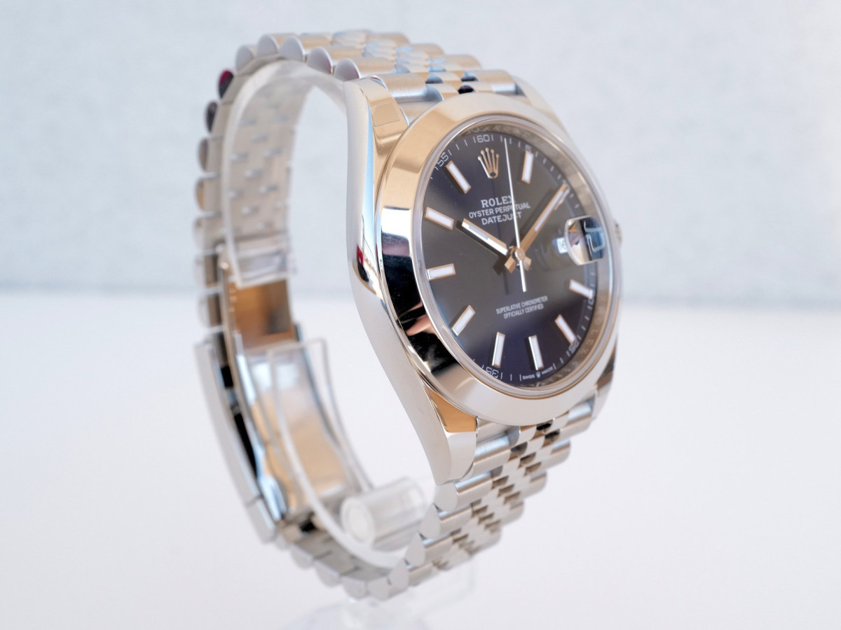 Швейцарський годинник Rolex Datejust 41 Blue Dial Domed Bezel Jubilee Bracelet (2022)