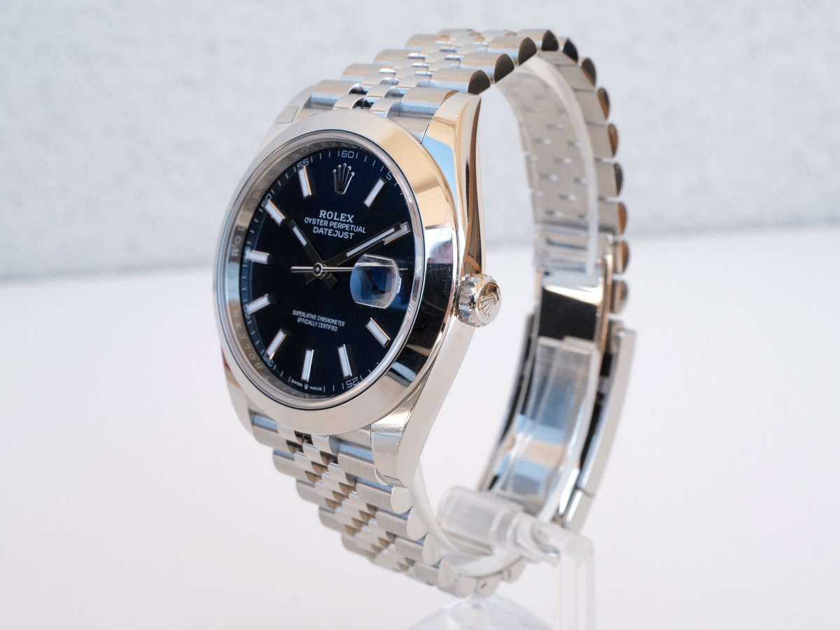 Швейцарський годинник Rolex Datejust 41 Blue Dial Domed Bezel Jubilee Bracelet (2022)