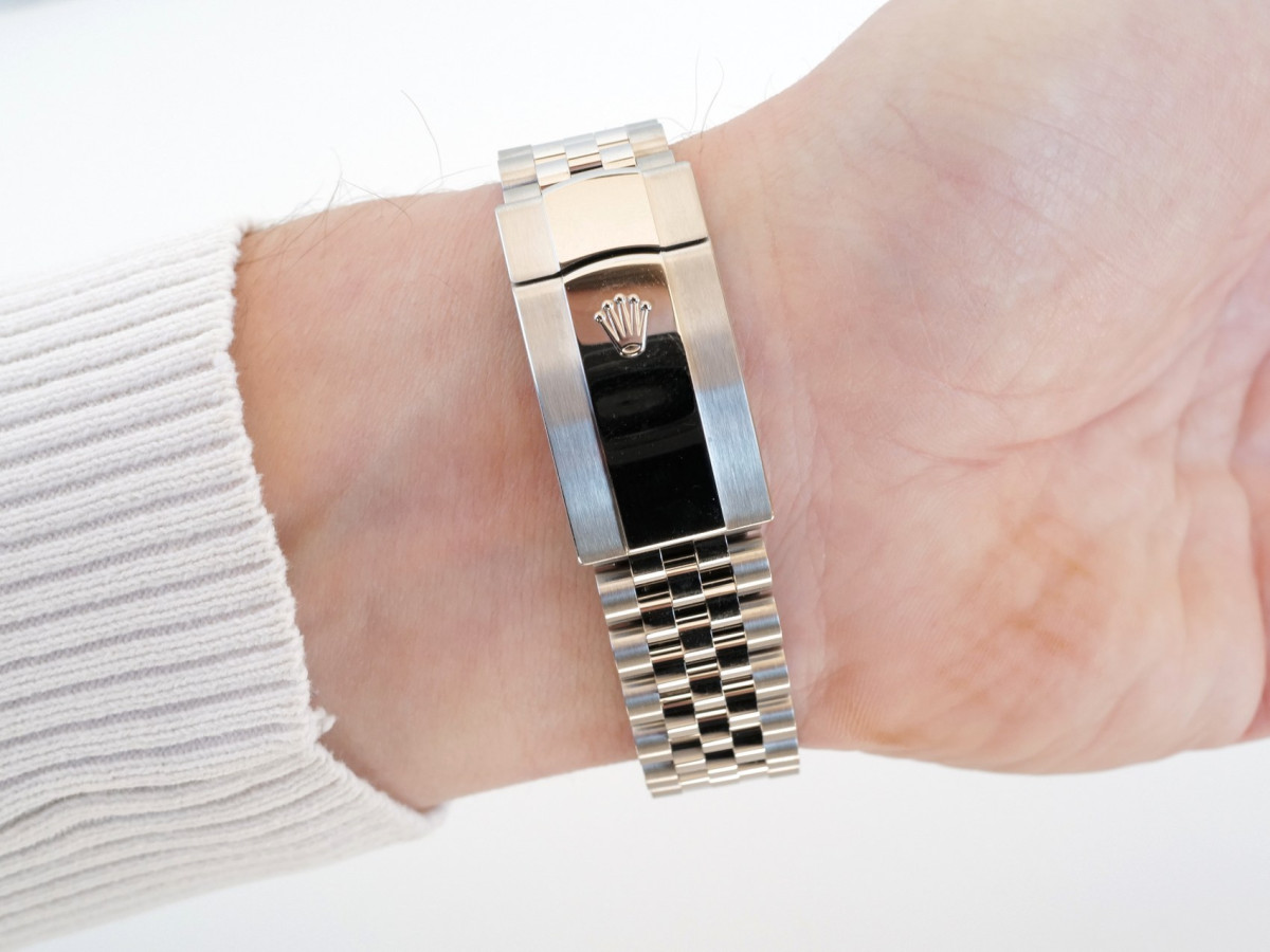 Швейцарський годинник Rolex Datejust 41 Blue Dial Domed Bezel Jubilee Bracelet (2022)