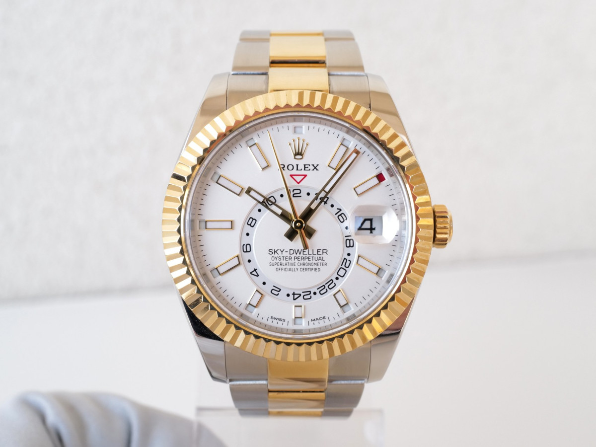 Швейцарський годинник Rolex Sky-Dweller 42 Oyster Steel 18K Yellow Gold White Dial