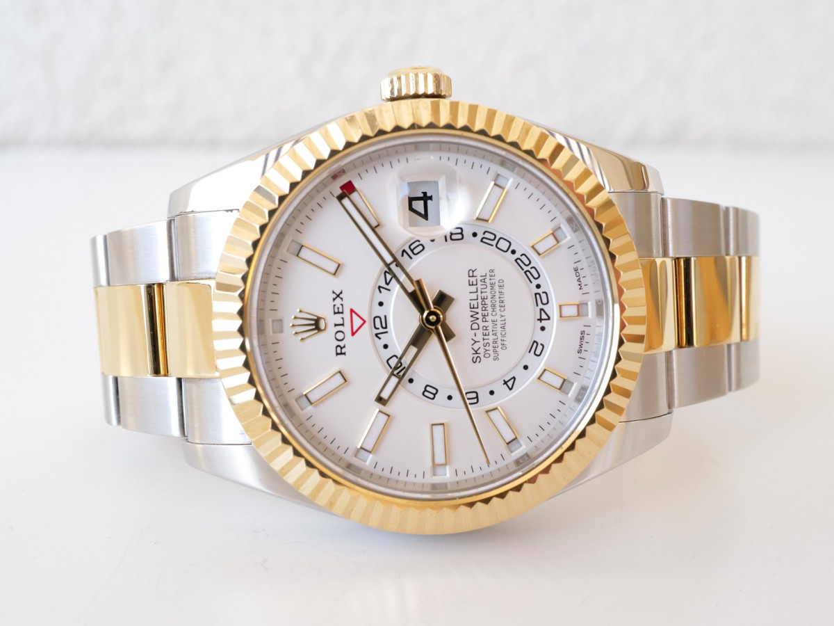 Швейцарський годинник Rolex Sky-Dweller 42 Oyster Steel 18K Yellow Gold White Dial