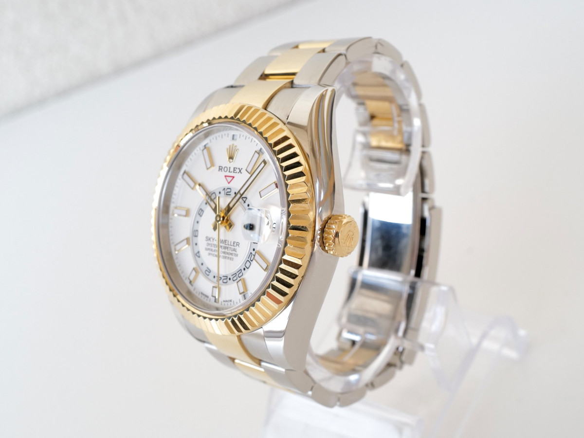 Швейцарський годинник Rolex Sky-Dweller 42 Oyster Steel 18K Yellow Gold White Dial