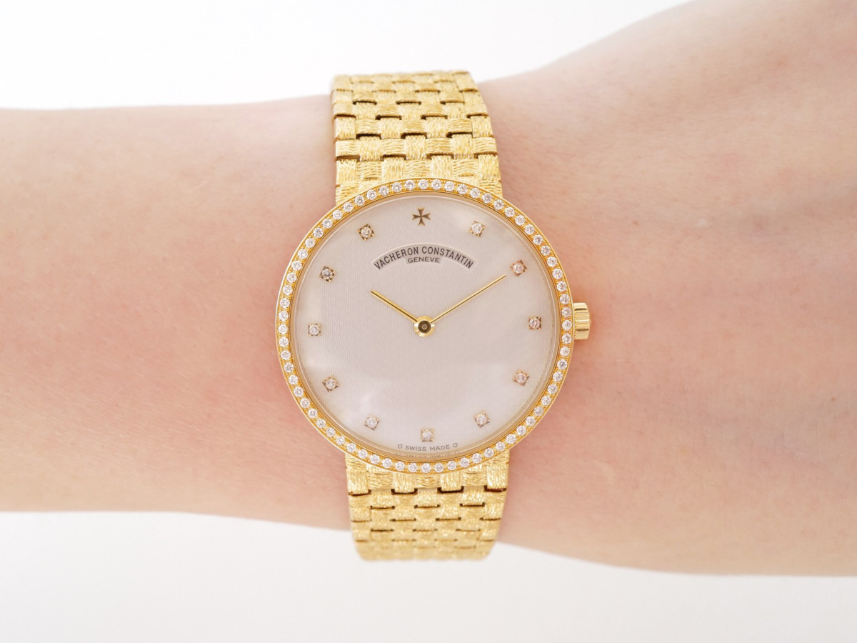 Швейцарський годинник Vacheron Constantin Patrimony Traditionnelle 18K Yellow Gold Diamonds 32