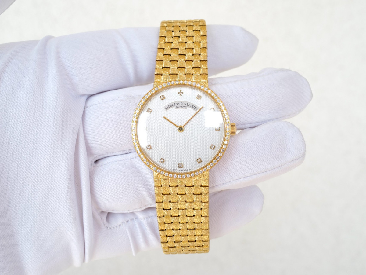 Швейцарський годинник Vacheron Constantin Patrimony Traditionnelle 18K Yellow Gold Diamonds 32