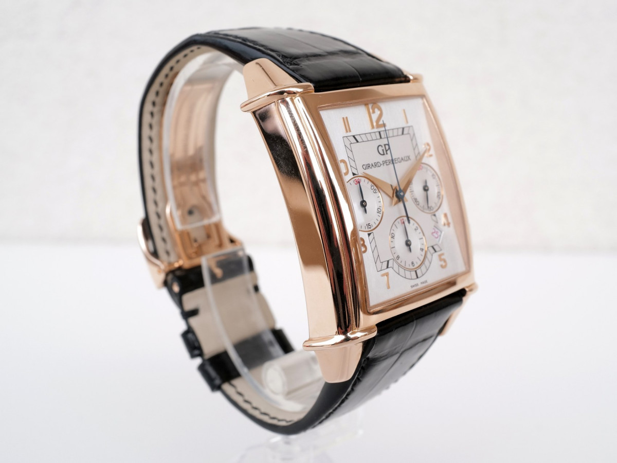 Швейцарские часы Girard-Perregaux Vintage 1945 XXL Chronograph 18K Rose Gold
