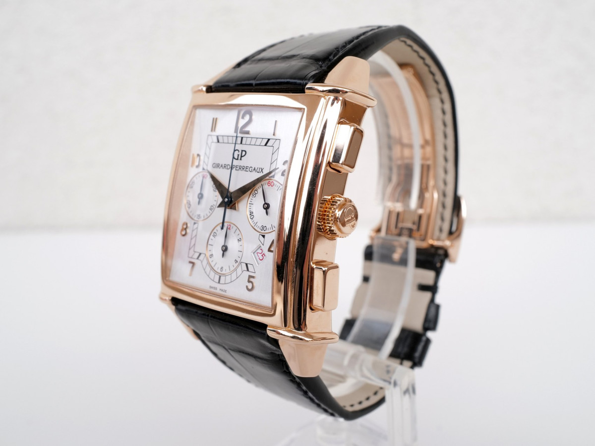 Швейцарские часы Girard-Perregaux Vintage 1945 XXL Chronograph 18K Rose Gold