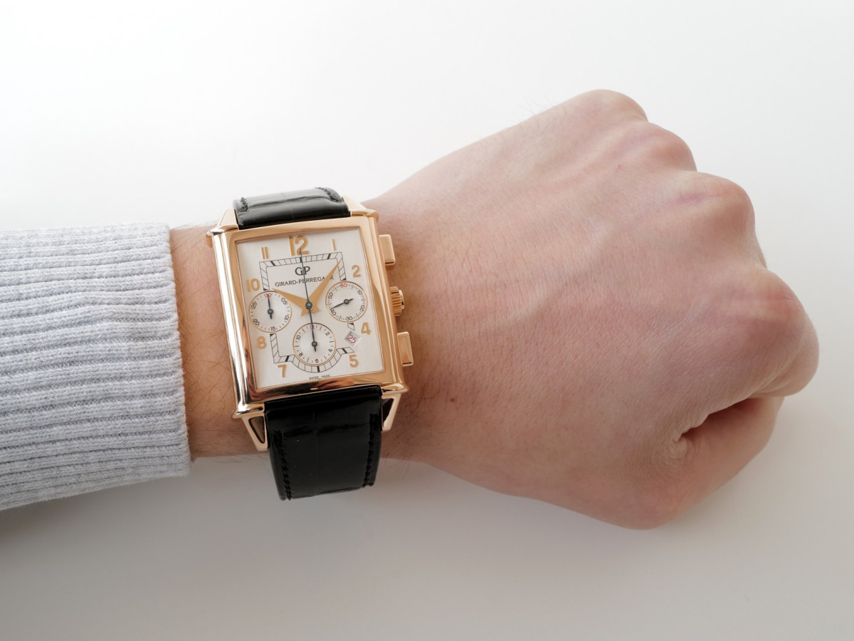 Швейцарские часы Girard-Perregaux Vintage 1945 XXL Chronograph 18K Rose Gold