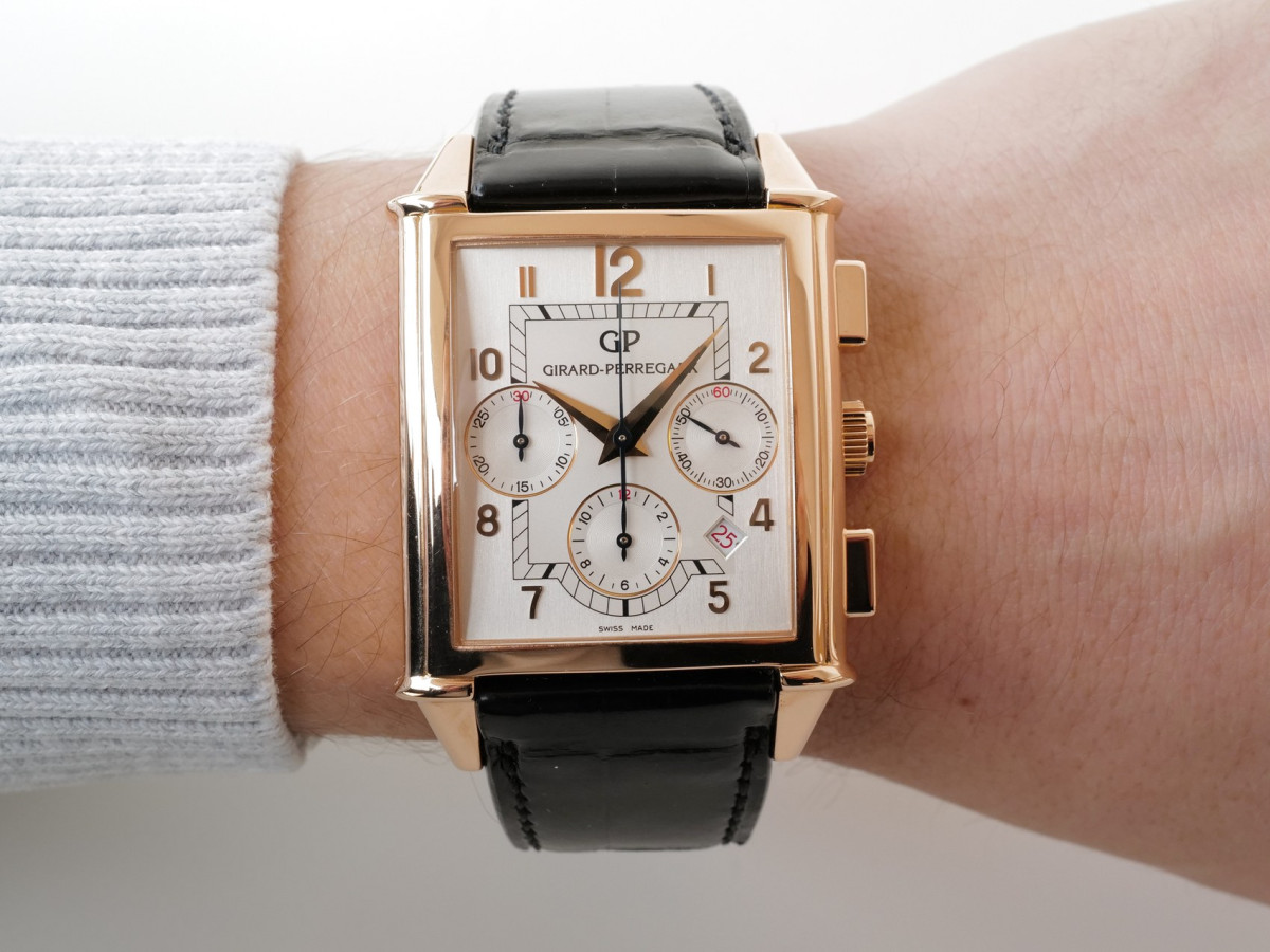 Швейцарские часы Girard-Perregaux Vintage 1945 XXL Chronograph 18K Rose Gold