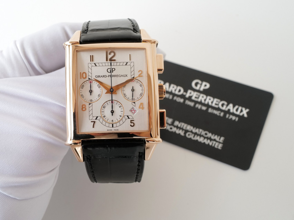 Швейцарские часы Girard-Perregaux Vintage 1945 XXL Chronograph 18K Rose Gold