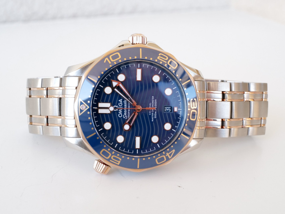 Швейцарские часы Omega Seamaster Diver 300M Co-Axial Master Chronometer 42 Blue Ceramic Sedna 18K Rose Gold Steel