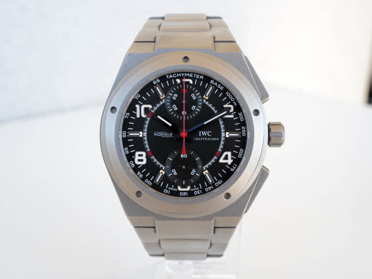 Швейцарський годинник IWC Ingenieur Chronograph AMG 42