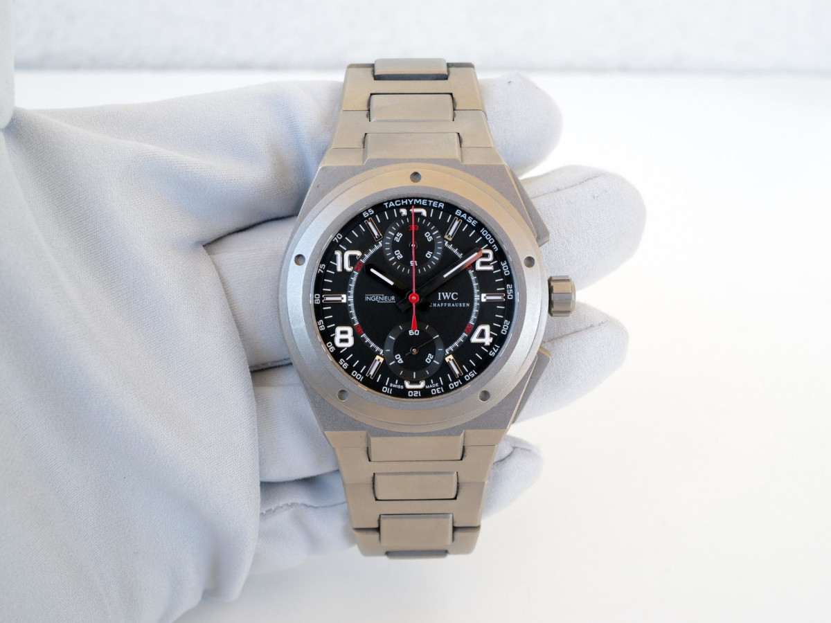 Швейцарський годинник IWC Ingenieur Chronograph AMG 42