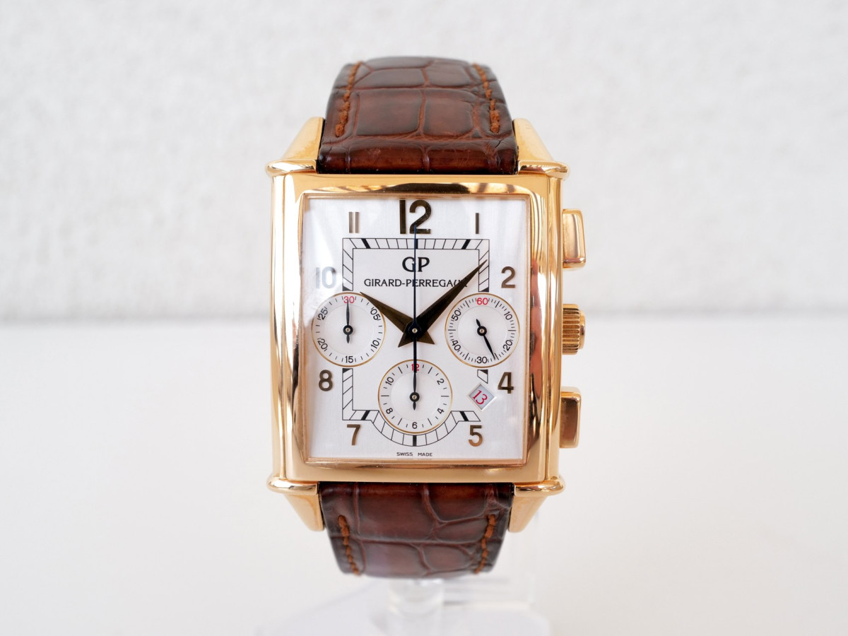 Швейцарские часы Girard-Perregaux Vintage 1945 XXL Chronograph 18K Rose Gold