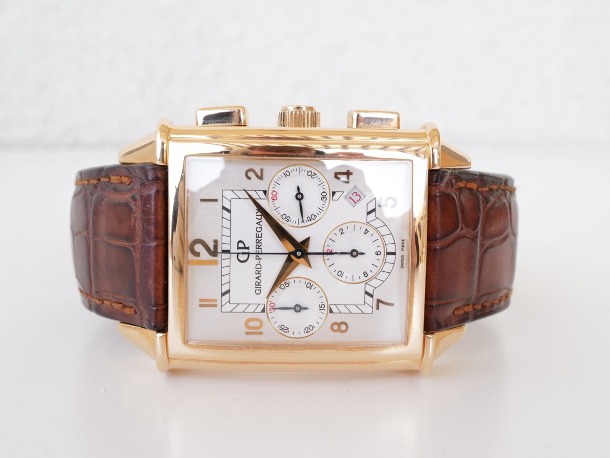 Швейцарские часы Girard-Perregaux Vintage 1945 XXL Chronograph 18K Rose Gold